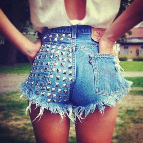 Levi's Pants - 🍂 Levis Studded High Waisted Cut Off Shorts